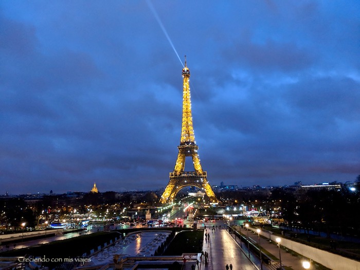 Tour Eiffel Paris en la noche