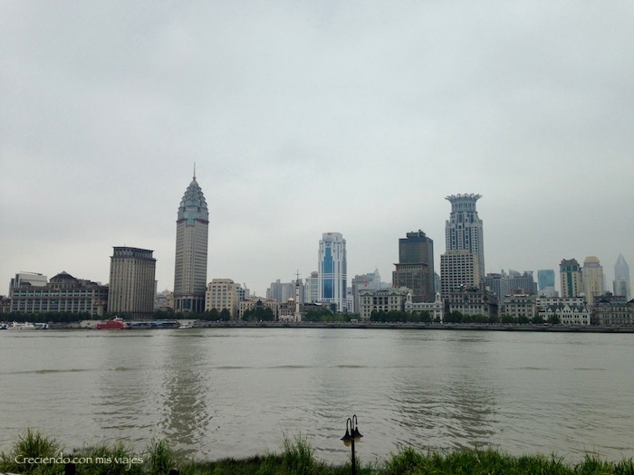 Bund de Shanghai desde la orilla del río Huangpu